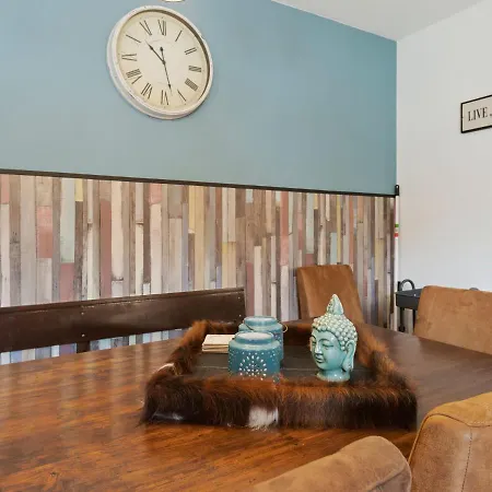 Modern Apartment With A Central Location In The Cozy Brixen Im Thale